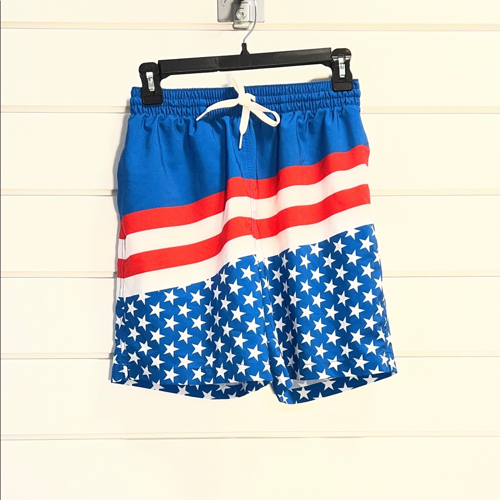 Chubbies Blue and Red Star Patterned Men's Swimsuit 7” inseam